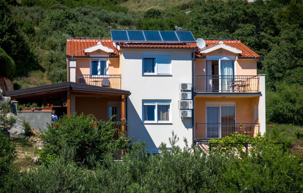 Apartments And Rooms By The Sea Brela, Makarska - 13118 Екстериор снимка