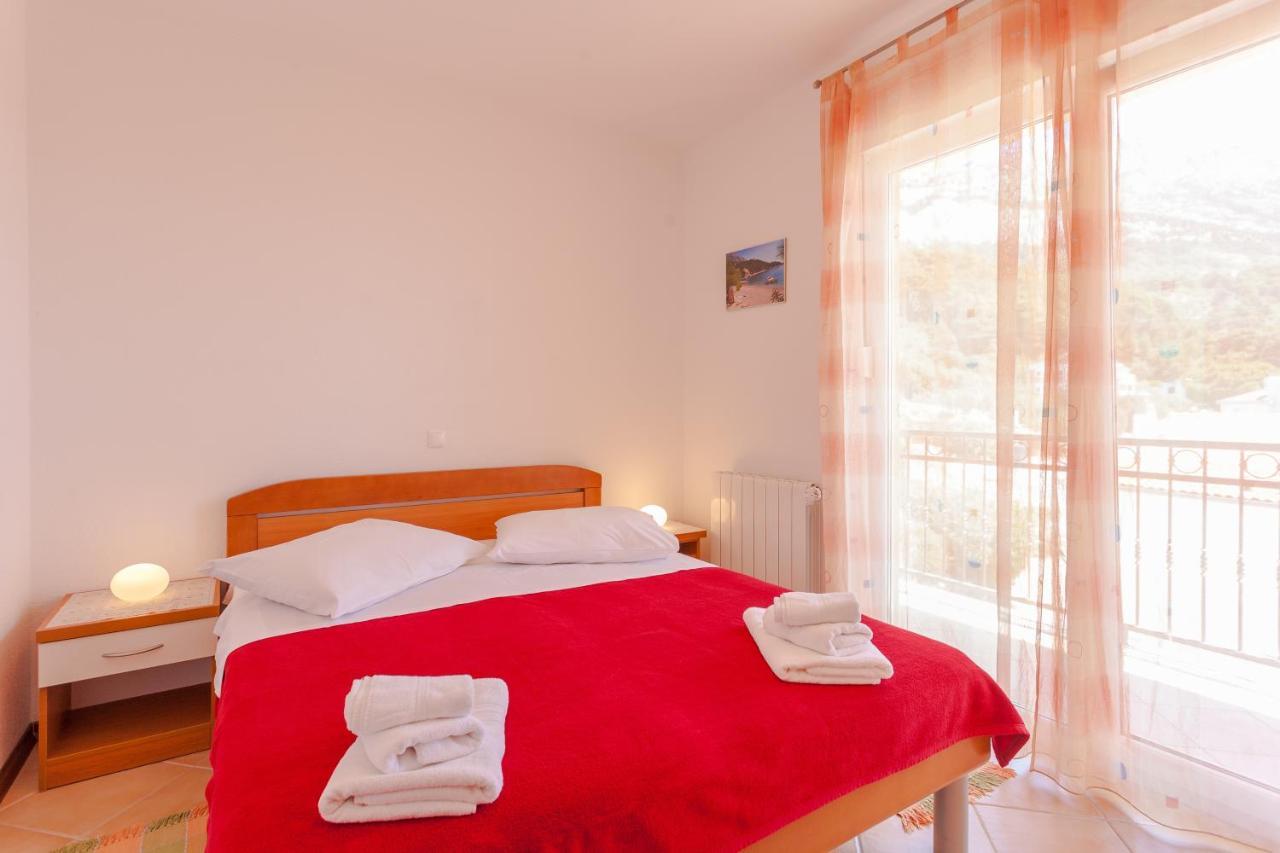 Apartments And Rooms By The Sea Brela, Makarska - 13118 Екстериор снимка
