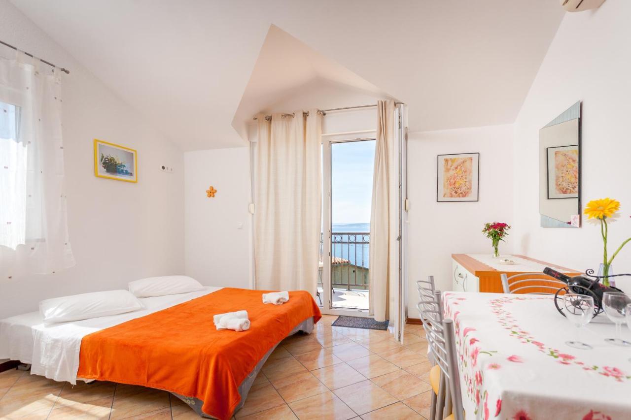 Apartments And Rooms By The Sea Brela, Makarska - 13118 Екстериор снимка