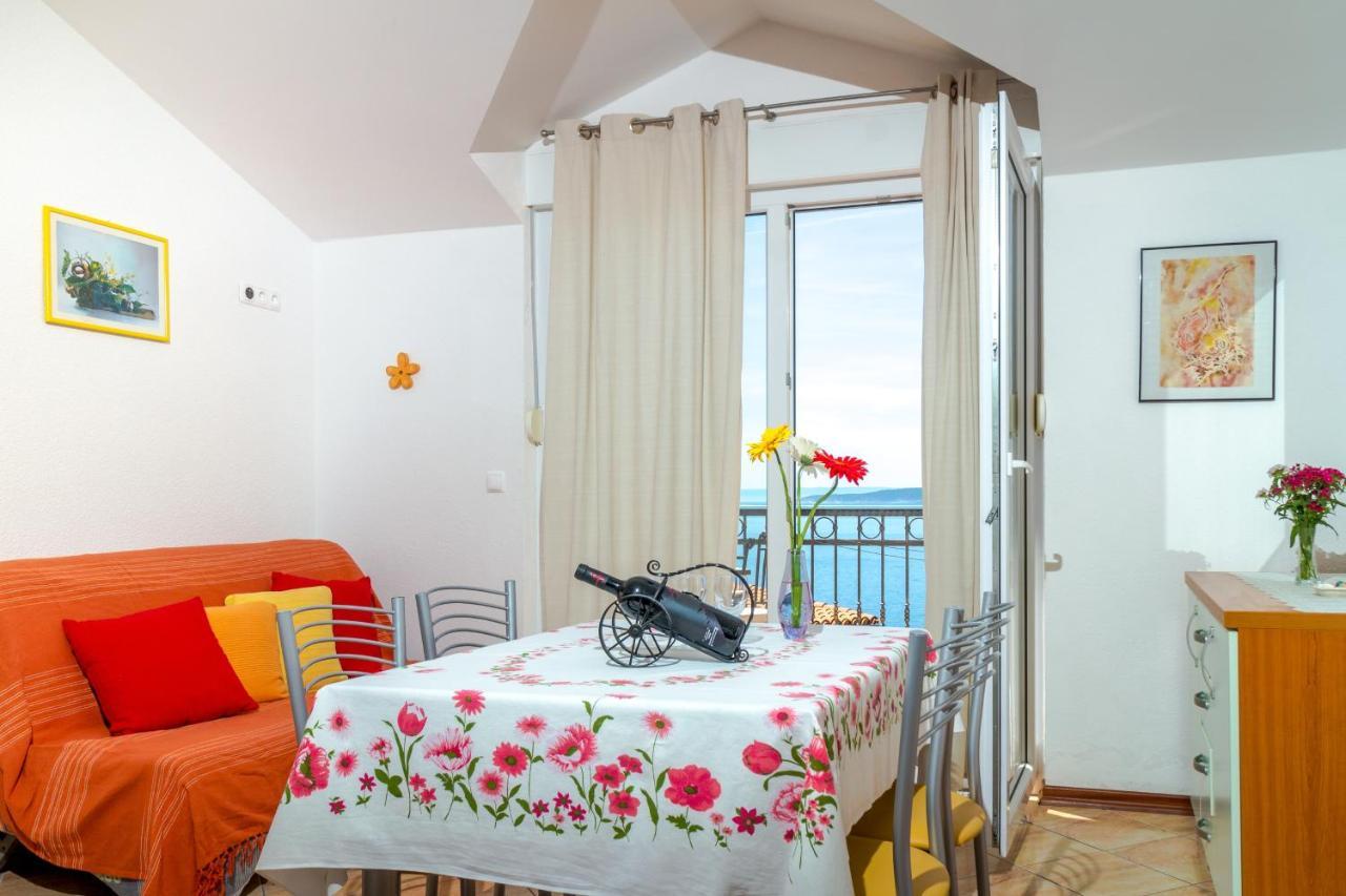 Apartments And Rooms By The Sea Brela, Makarska - 13118 Екстериор снимка
